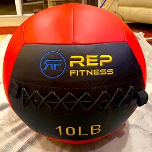 10 LB REP FITNESS MEDICINE BALL ( New without tags)